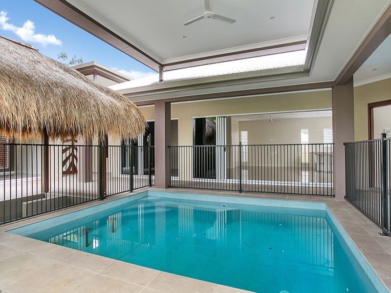 11 Silver Cres, Palm Cove QLD 4879