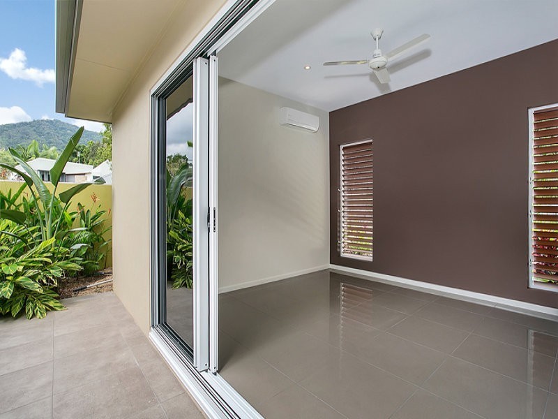 11 Silver Cres, Palm Cove QLD 4879