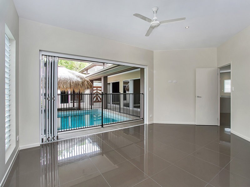 11 Silver Cres, Palm Cove QLD 4879