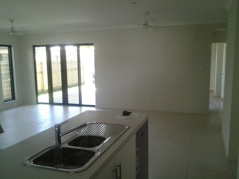 10 Gurrumbah Link, Trinity Park QLD 4879