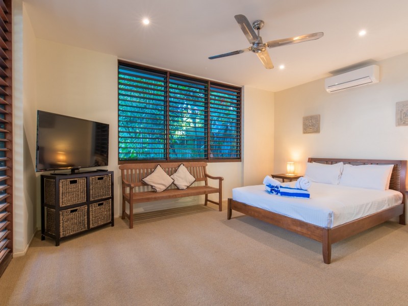 17 Barrier Close, Clifton Beach QLD 4879