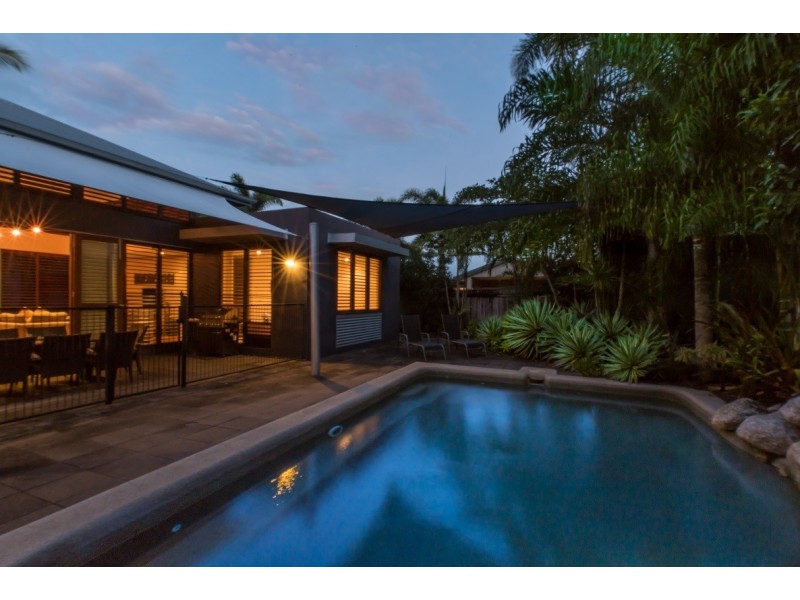 17 Barrier Close, Clifton Beach QLD 4879