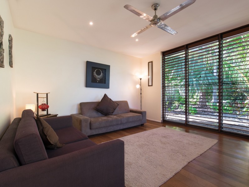 17 Barrier Close, Clifton Beach QLD 4879