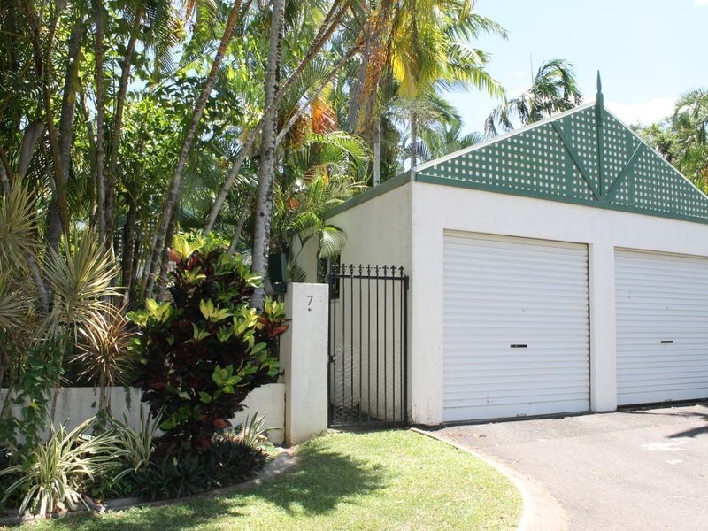 7 RAINY MOUNTAIN PLACE, Smithfield QLD 4878