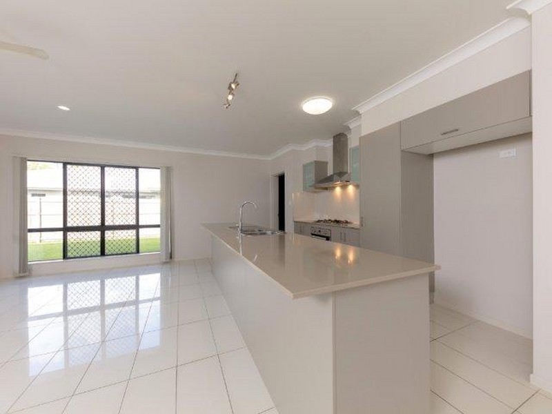 10 Coastline Parade, Trinity Beach QLD 4879