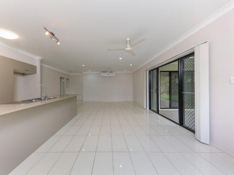 10 Coastline Parade, Trinity Beach QLD 4879