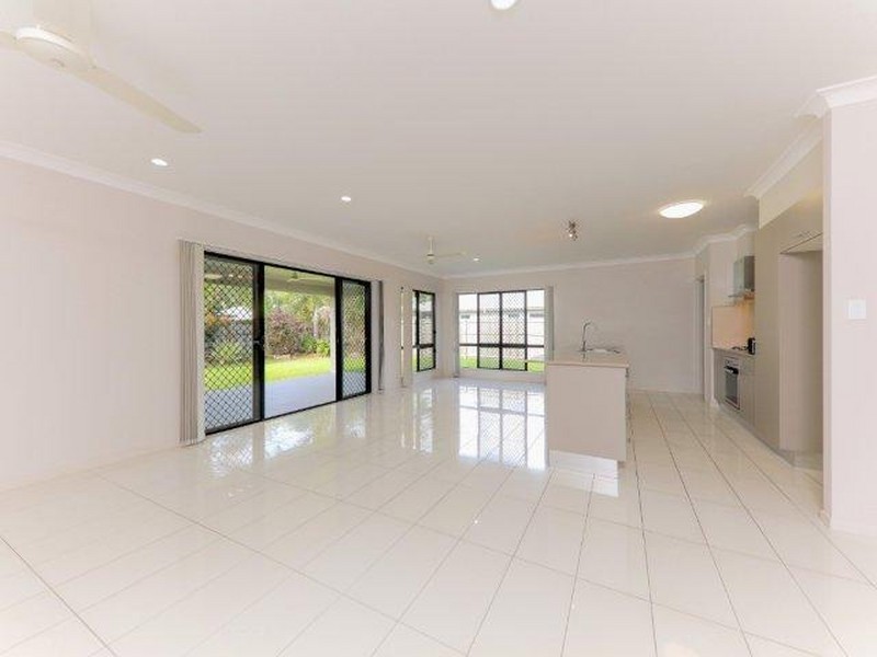 10 Coastline Parade, Trinity Beach QLD 4879