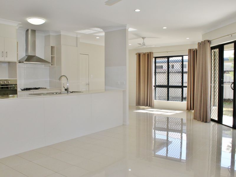 10 Angor Rd, Trinity Park QLD 4879