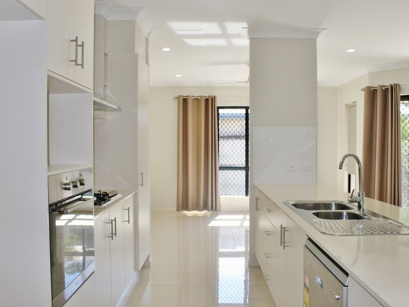 10 Angor Rd, Trinity Park QLD 4879