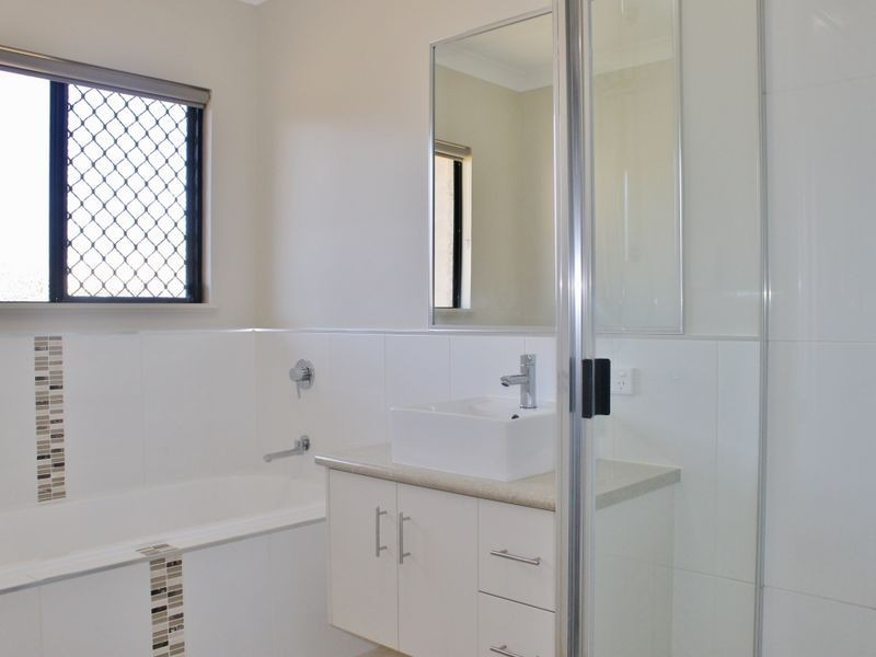 10 Angor Rd, Trinity Park QLD 4879