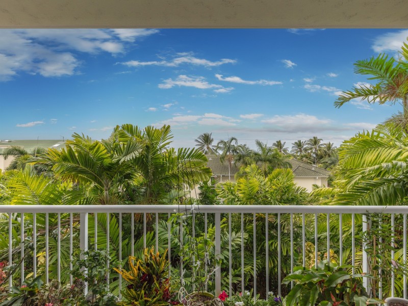 2/40 Moore Street, Trinity Beach QLD 4879