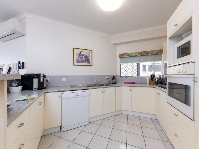 2/40 Moore Street, Trinity Beach QLD 4879