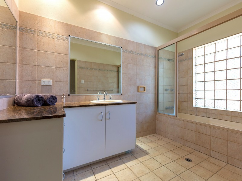 1 Araminta Street, Bentley Park QLD 4869