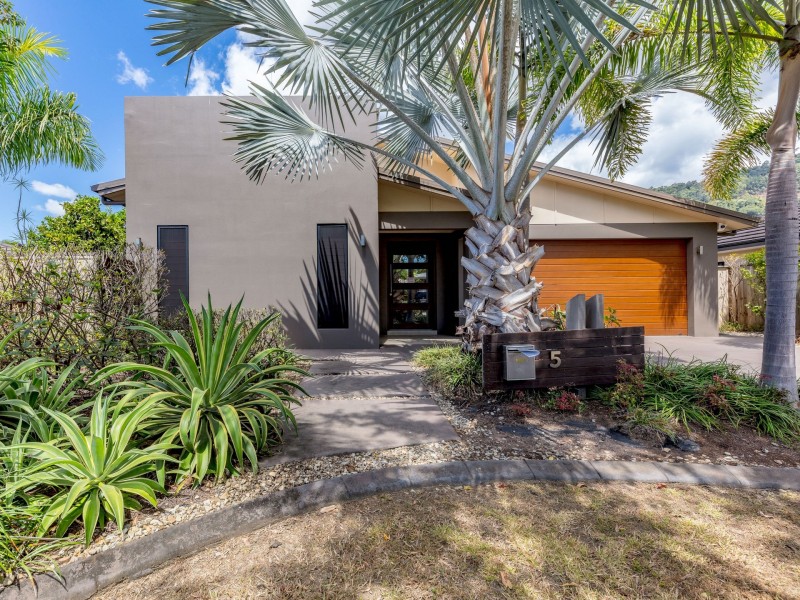 5 Bushlark Place, Smithfield QLD 4878