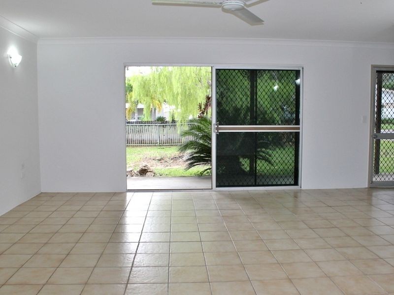 70 Veivers Rd, Palm Cove QLD 4879