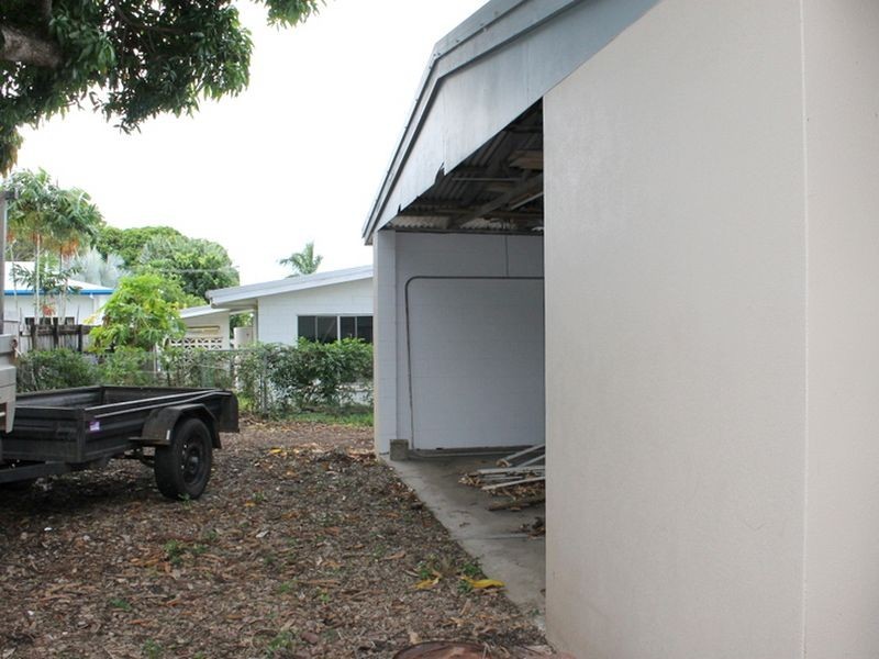 70 Veivers Rd, Palm Cove QLD 4879