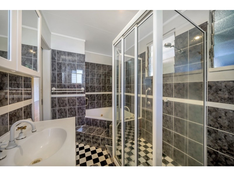 78 Veivers Road, Palm Cove QLD 4879