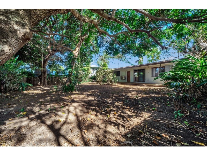 78 Veivers Road, Palm Cove QLD 4879