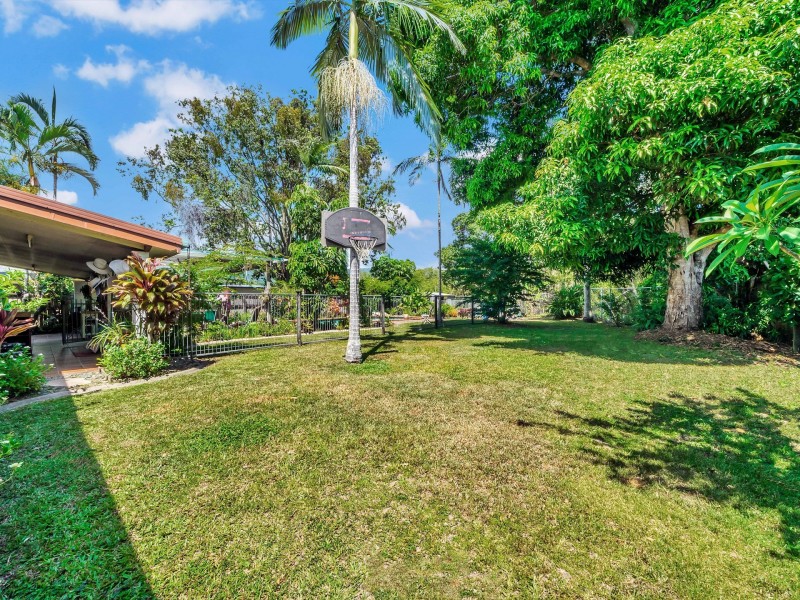 16 Connemara Close, Trinity Beach QLD 4879