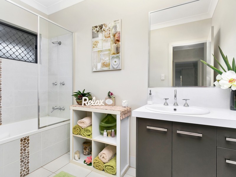 82 Xavier Herbert Drive, Redlynch QLD 4870
