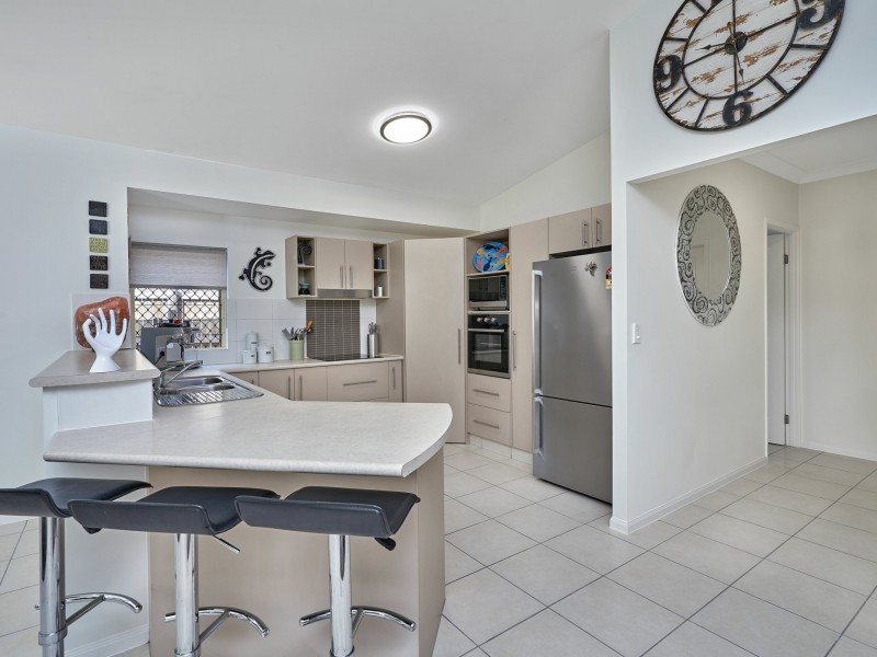 5 Govern Close, Redlynch QLD 4870