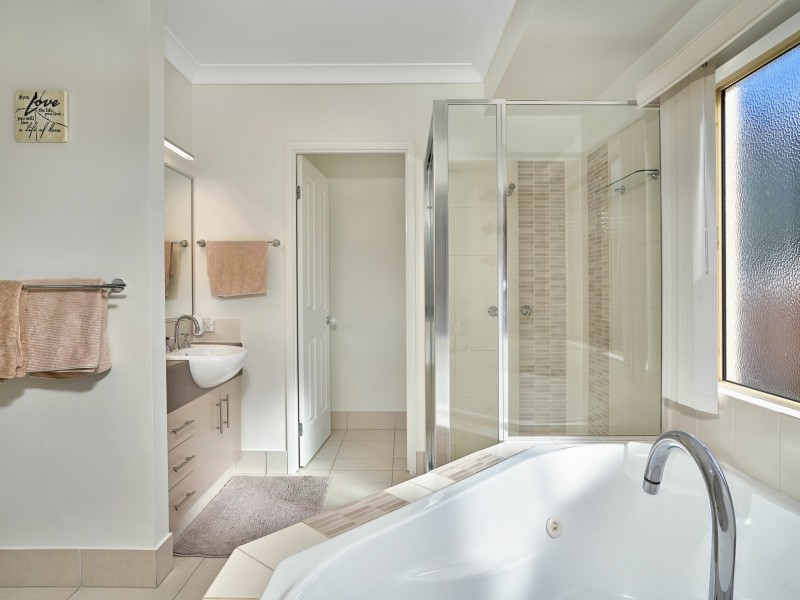 5 Govern Close, Redlynch QLD 4870