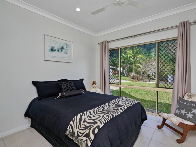5 Govern Close, Redlynch QLD 4870