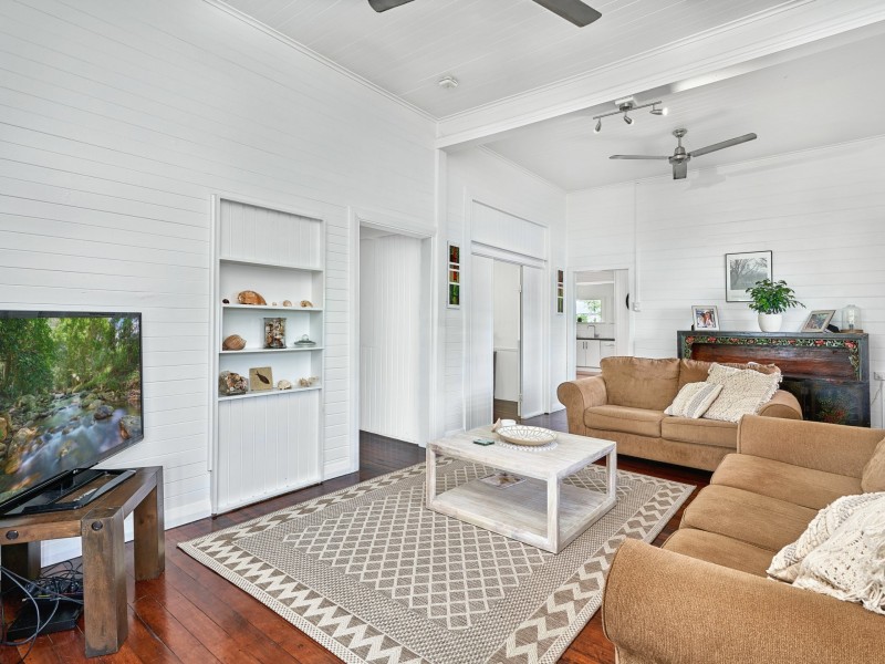 11 Ascot Avenue, Westcourt QLD 4870