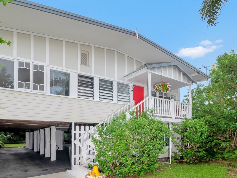 11 Ascot Avenue, Westcourt QLD 4870