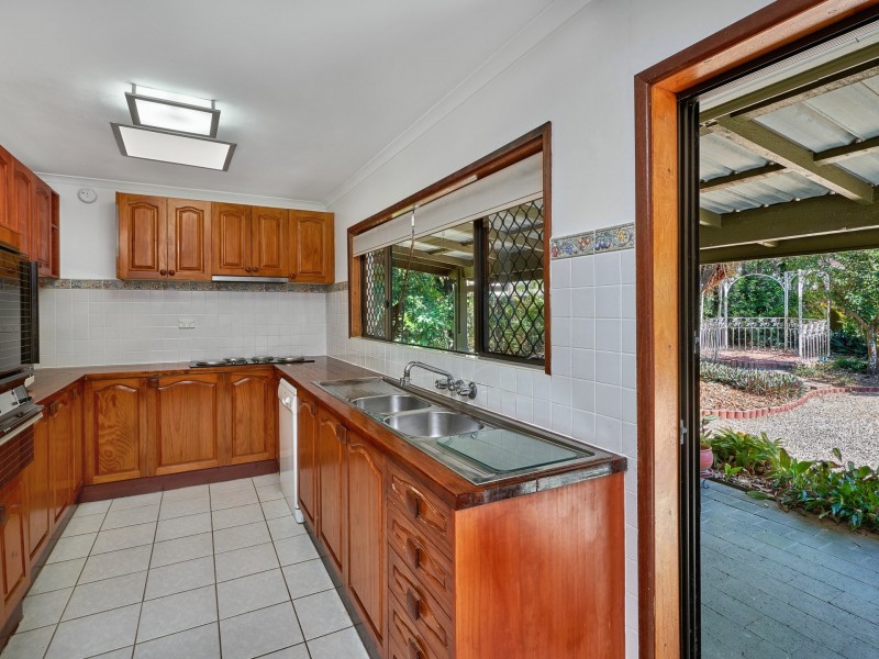 8 Rangeview Close, Smithfield QLD 4878