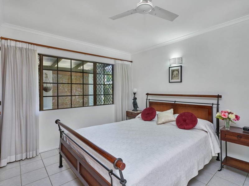 8 Rangeview Close, Smithfield QLD 4878