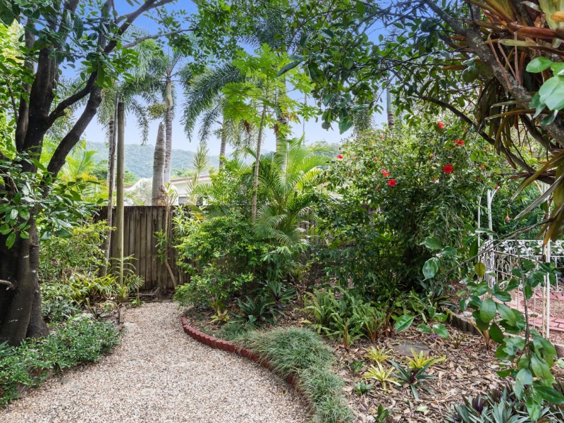 8 Rangeview Close, Smithfield QLD 4878