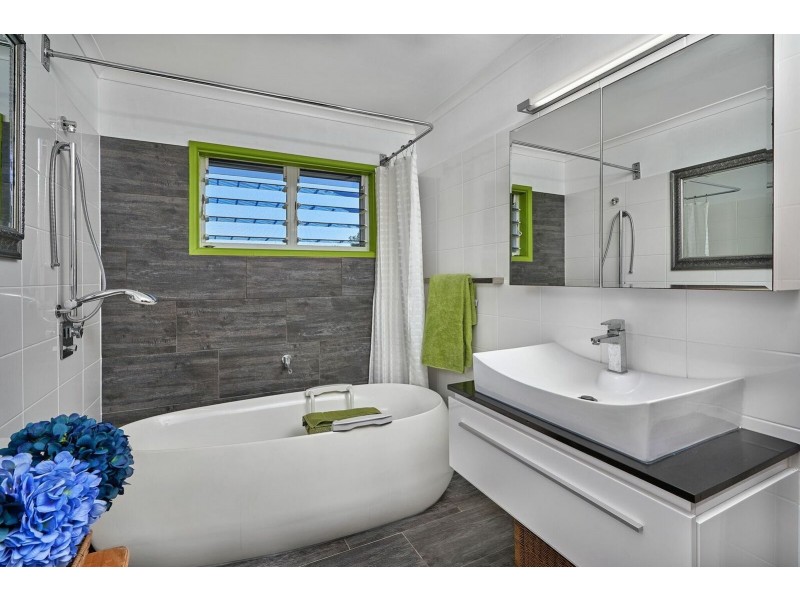131 Arlington Esplanade, Clifton Beach QLD 4879