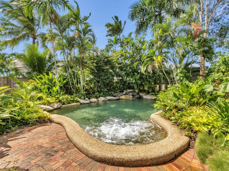 4 Michaelmas Close, Clifton Beach QLD 4879