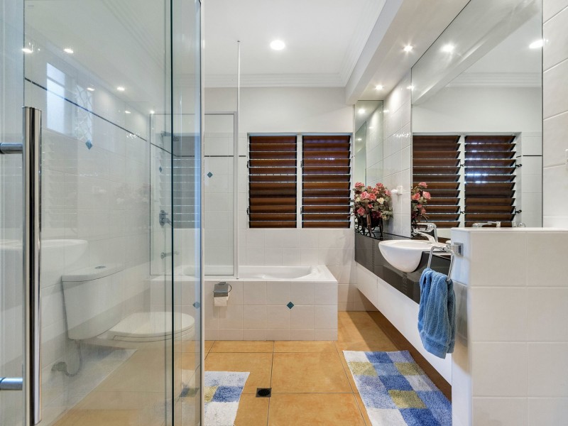 4 Michaelmas Close, Clifton Beach QLD 4879