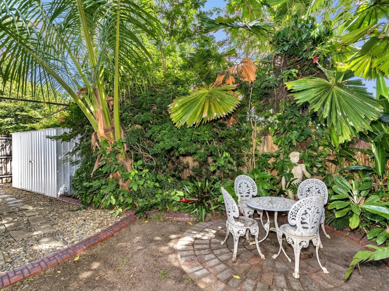 4 Michaelmas Close, Clifton Beach QLD 4879
