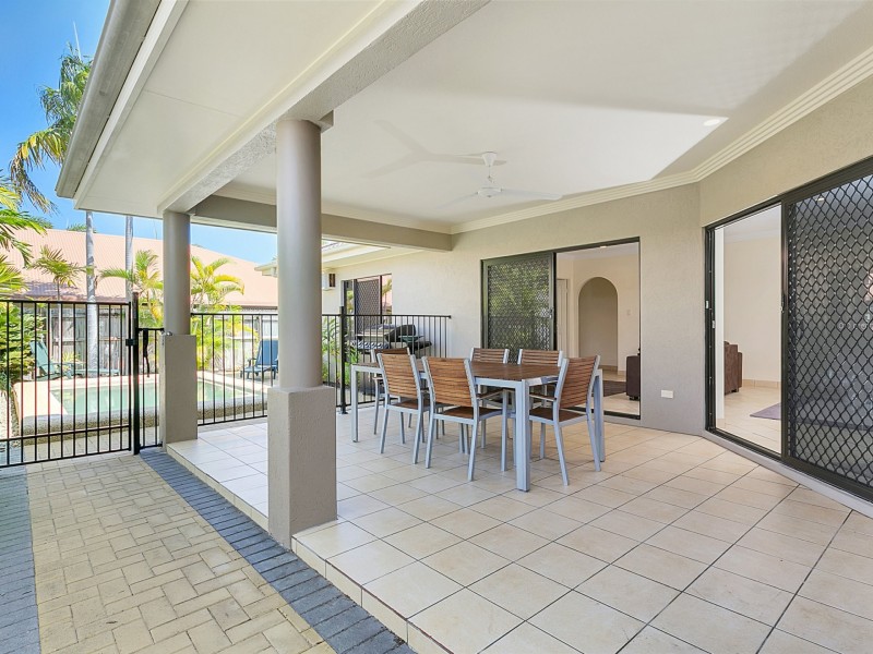 5 Macarthur Close, Palm Cove QLD 4879