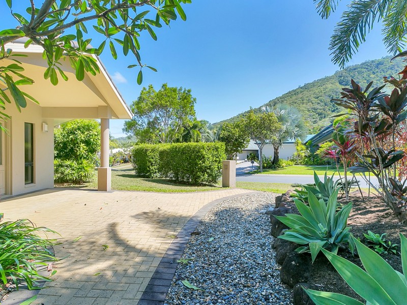 5 Macarthur Close, Palm Cove QLD 4879