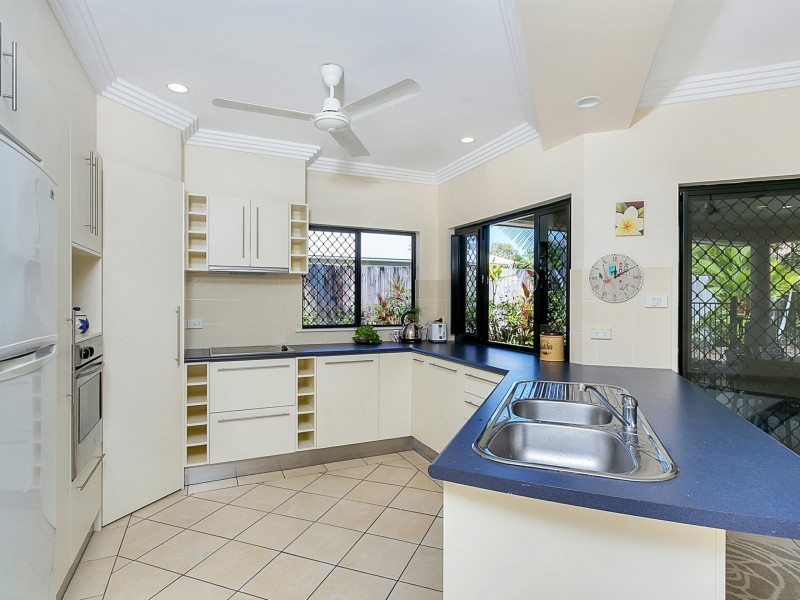 5 Macarthur Close, Palm Cove QLD 4879