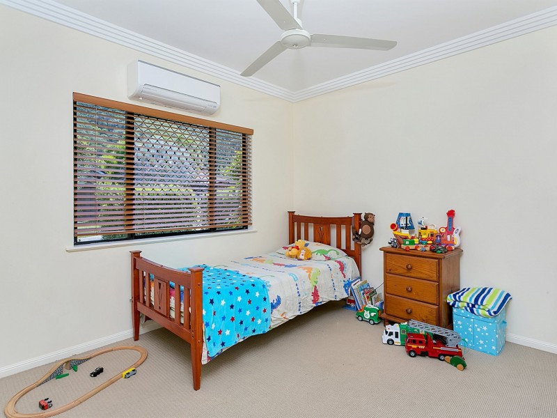 5 Macarthur Close, Palm Cove QLD 4879