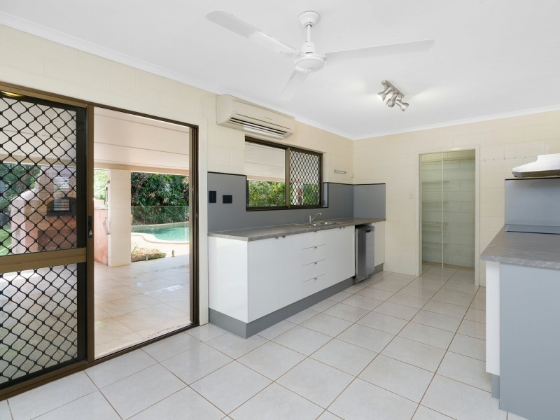22 Lesley Street, Smithfield QLD 4878