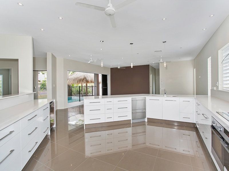 11 Silver Cres, Palm Cove QLD 4879