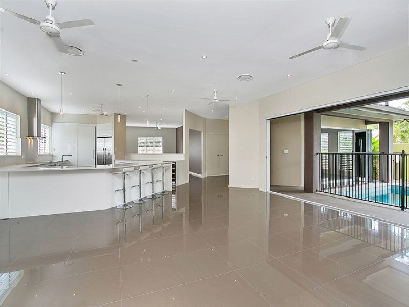 11 Silver Cres, Palm Cove QLD 4879