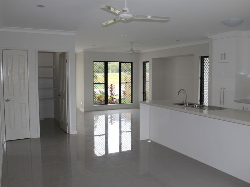 32 HILLARY DRIVE, Smithfield QLD 4878