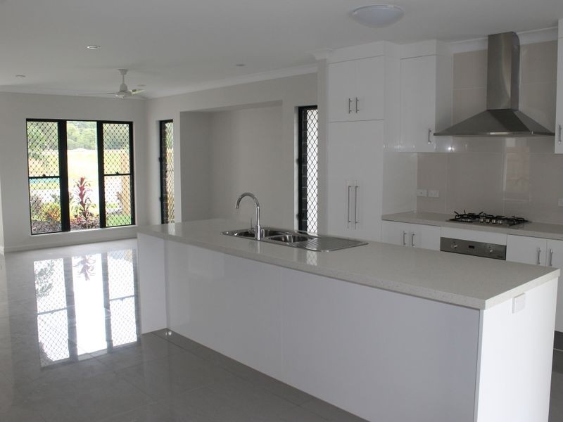 32 HILLARY DRIVE, Smithfield QLD 4878