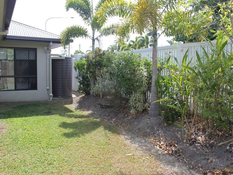 1 Como Close, Kewarra Beach QLD 4879
