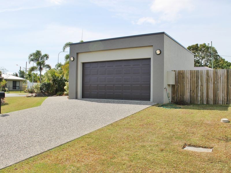 1 Como Close, Kewarra Beach QLD 4879