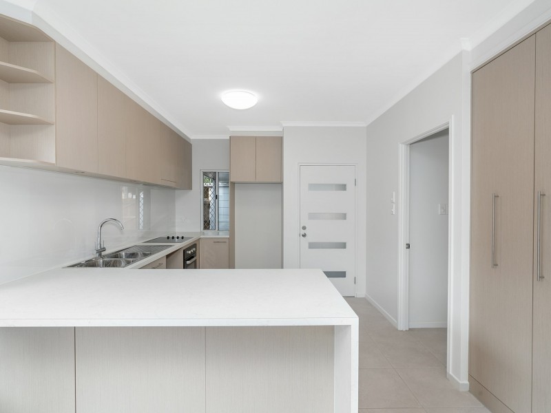 8 Rainy Mountain Place, Smithfield QLD 4878