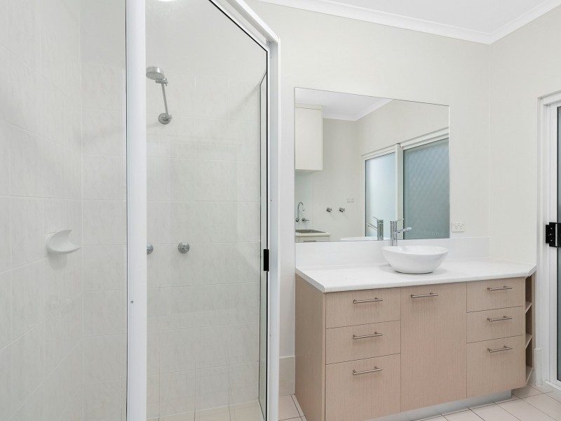 8 Rainy Mountain Place, Smithfield QLD 4878