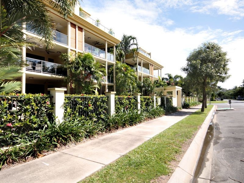 3/31-33 Sims Esplanade, Yorkeys Knob QLD 4878